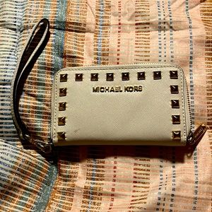Michael kors wristlet wallet